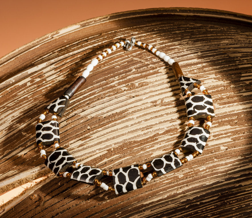 GFK in Afrika: Collier